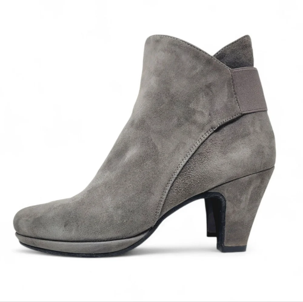 Pas de Rouge Italian Grey Suede Ankle Boots 648